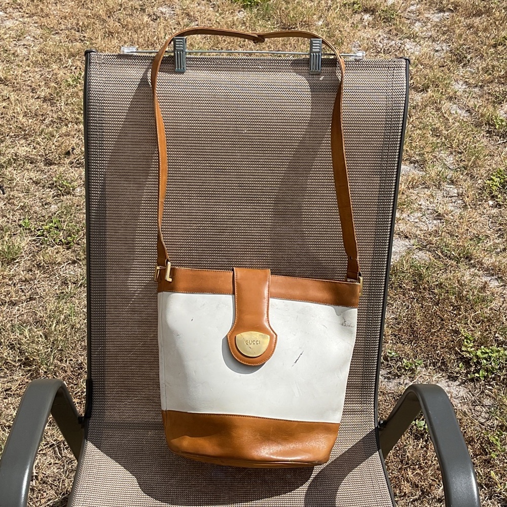 Gucci Elegant Tan and Cream Crossbody Bag